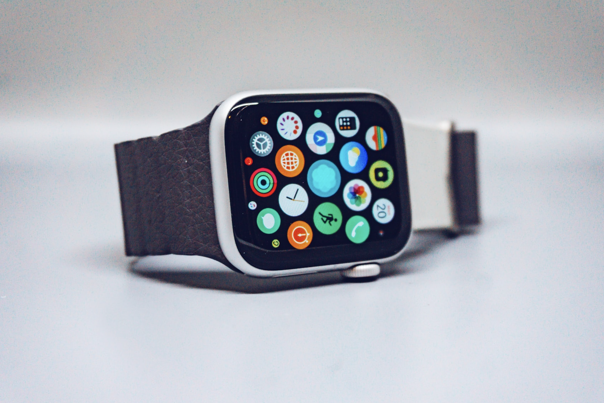 W 2022 roku zadbaj o zdrowie z Apple Watch i iPhone - porady, przydatne funkcje, akcesoria